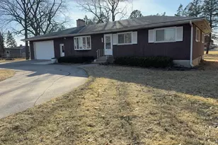 580 N State St, Hampshire, IL 60140 - Photo 1