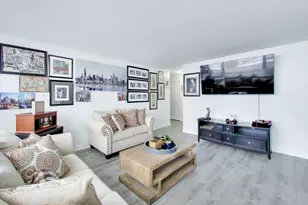 4250 N Marine Dr, Chicago, IL 60613 - Photo 25