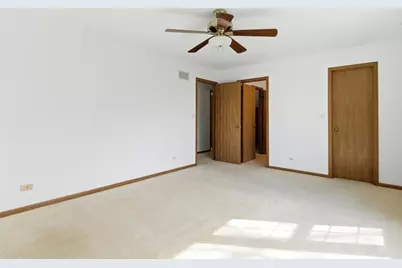 [Address not provided], Carol Stream, IL 60188 - Photo 19