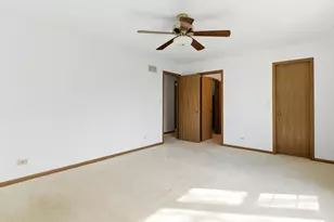 [Address not provided], Carol Stream, IL 60188 - Photo 19