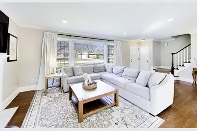 407 S See Gwun Avenue, Mount Prospect, IL 60056 - Photo 3