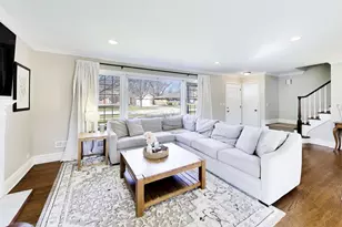 407 S See-Gwun Ave, Mount Prospect, IL 60056 - Photo 3