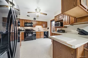 10327 Hilltop Dr, Orland Park, IL 60462 - Photo 7