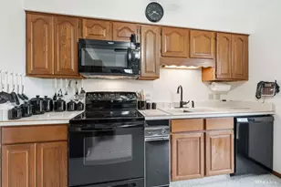 10327 Hilltop Dr, Orland Park, IL 60462 - Photo 9