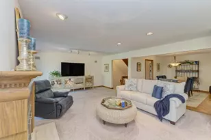 81 Country Club Dr, Bloomingdale, IL 60108 - Photo 11