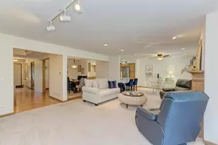 81 Country Club Dr, Bloomingdale, IL 60108 - Photo 9
