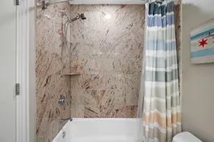 3652 N Fremont St, Chicago, IL 60613 - Photo 25