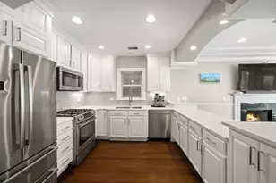 3652 N Fremont St, Chicago, IL 60613 - Photo 11