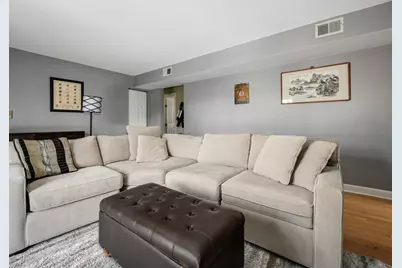 2067 W Farwell Avenue #3S, Chicago, IL 60645 - Photo 5