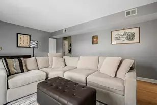 2067 W Farwell Ave, Chicago, IL 60645 - Photo 5