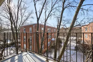 2067 W Farwell Ave, Chicago, IL 60645 - Photo 15