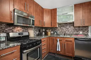 2067 W Farwell Ave, Chicago, IL 60645 - Photo 7