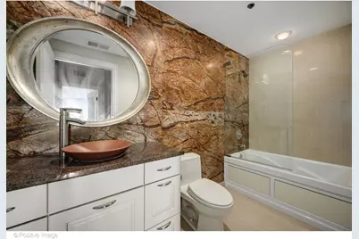 150 W Superior Street #1404, Chicago, IL 60610 - Photo 15