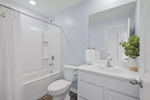 217 Goldenrod Dr, Elgin, IL 60124 - Photo 19