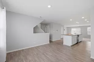 217 Goldenrod Dr, Elgin, IL 60124 - Photo 3