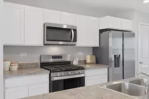 217 Goldenrod Dr, Elgin, IL 60124 - Photo 7