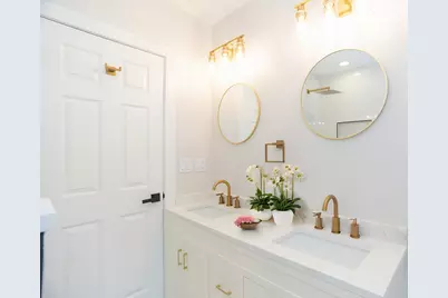 5529 W Cornelia Avenue, Chicago, IL 60641 - Photo 9