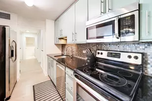 4250 N Marine Dr, Chicago, IL 60613 - Photo 7