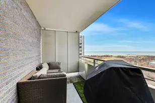 4250 N Marine Dr, Chicago, IL 60613 - Photo 13