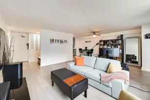 4250 N Marine Dr, Chicago, IL 60613 - Photo 3