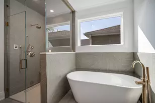 2205 W Huron St, Chicago, IL 60612 - Photo 25