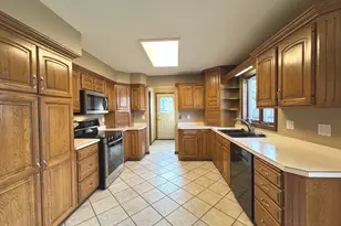 19 Old Farm N Ct, Bradley, IL 60915 - Photo 9