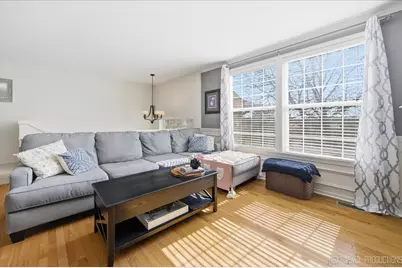 1015 Reserve Drive, Elgin, IL 60124 - Photo 5