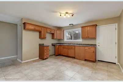 9586 S Colfax Avenue, Chicago, IL 60617 - Photo 11