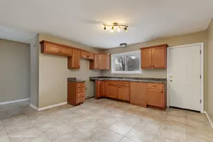 9586 S Colfax Ave, Chicago, IL 60617 - Photo 11