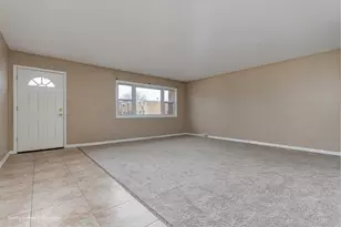 9586 S Colfax Ave, Chicago, IL 60617 - Photo 5