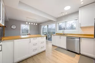 424 N Salem Dr, Schaumburg, IL 60194 - Photo 9