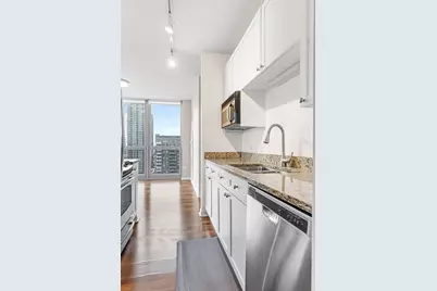 200 W Grand Avenue #2103, Chicago, IL 60654 - Photo 9