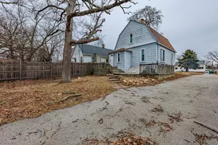 914 Jasper St, Joliet, IL 60436 - Photo 3