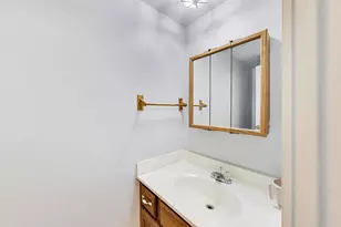 121 Gregory St, Aurora, IL 60504 - Photo 9