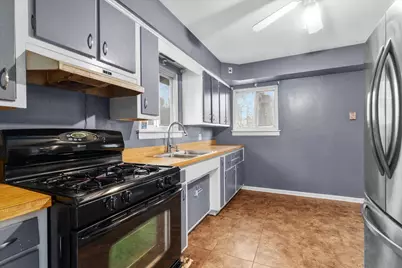 705 S Gables Boulevard, Wheaton, IL 60189 - Photo 5