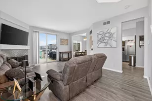 938 Mesa Dr, Elgin, IL 60123 - Photo 3