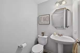 938 Mesa Dr, Elgin, IL 60123 - Photo 11