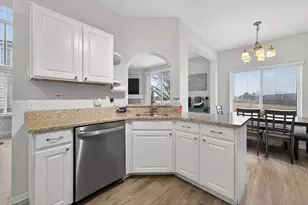 938 Mesa Dr, Elgin, IL 60123 - Photo 9