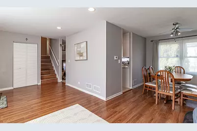 600 Thompson Boulevard, Buffalo Grove, IL 60089 - Photo 5