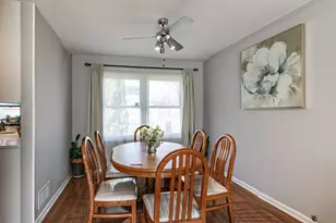 600 Thompson Blvd, Buffalo Grove, IL 60089 - Photo 7