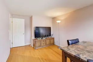 725 Elizabeth Ln, Des Plaines, IL 60016 - Photo 17