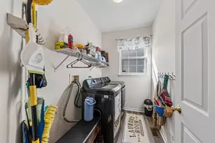 543 Sparrow Ct, Lindenhurst, IL 60046 - Photo 9