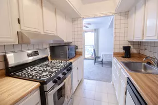 1722 Fayette Walk, Hoffman Estates, IL 60169 - Photo 5