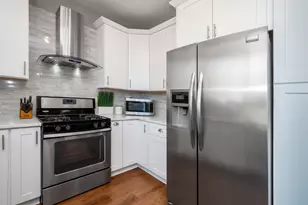 950 Black Cherry Ln, Round Lake Heights, IL 60073 - Photo 9