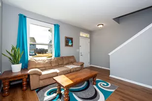 950 Black Cherry Ln, Round Lake Heights, IL 60073 - Photo 3