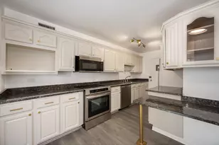 1 E Schiller St, Chicago, IL 60610 - Photo 9