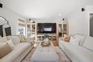 933 Wilkinson Ln, North Aurora, IL 60542 - Photo 11