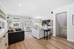 933 Wilkinson Ln, North Aurora, IL 60542 - Photo 9