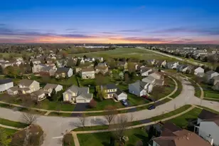 933 Wilkinson Ln, North Aurora, IL 60542 - Photo 61