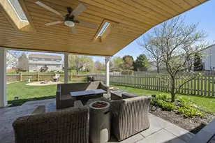 933 Wilkinson Ln, North Aurora, IL 60542 - Photo 53